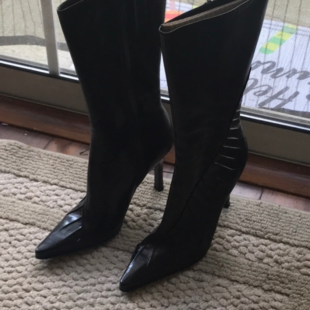 NINE WEST 7 MED. HIGH HEEL POINTED TOE BOOTS